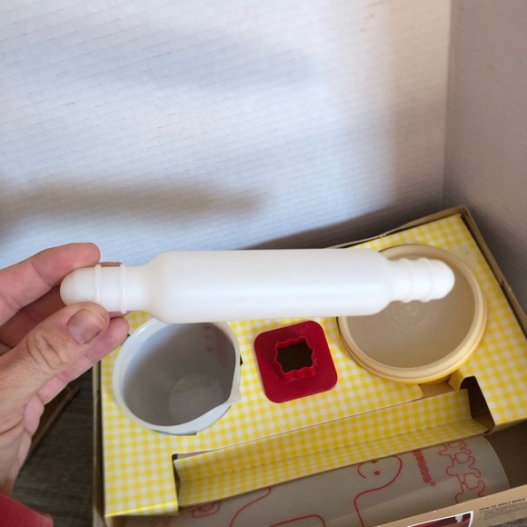 Vtg Tupperware Mini-Mix-It Children's Baking Set - Picture 6 of 16